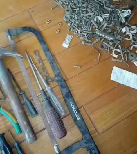 修理类工具，有扳手，老虎钳，斧子起子、螺丝...