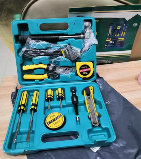 五金店处理工具箱12件套和8件套汽车用工具...