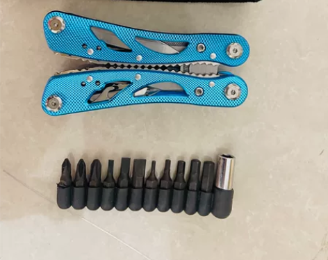 户外多功能折叠钳子 便携式野外生存工具套装...