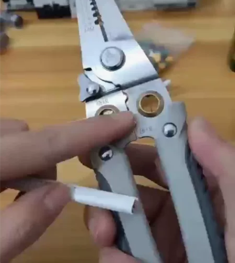 多功能合一剥线钳，超级方便，现有有一批库存...