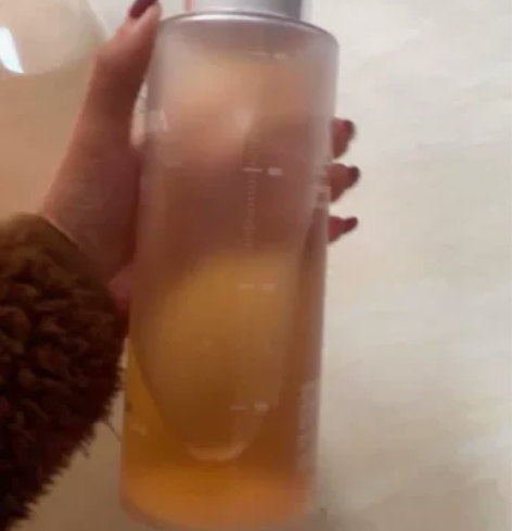 miguhara 爽肤水  刚好还有300...