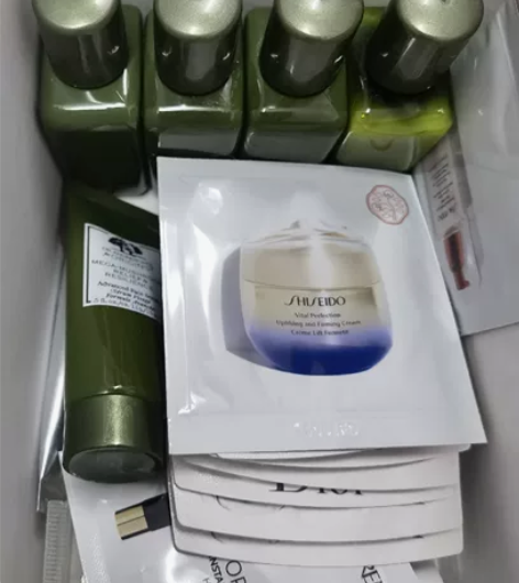 悦木之源小样 30ml精华水 ￥25 30...