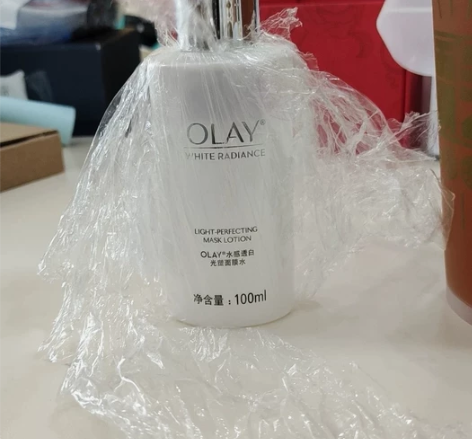 olay水感透白光塑面膜水， 瓶盖拧不紧，...