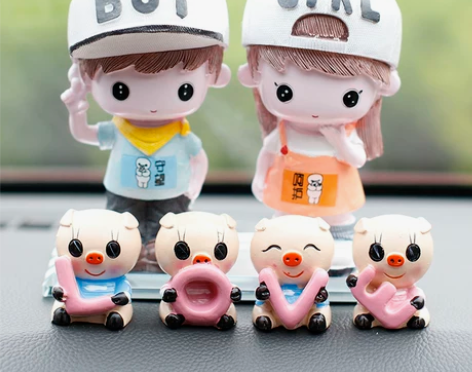 创意汽车摆件漂亮卡通公仔摇头车内装饰品女神...