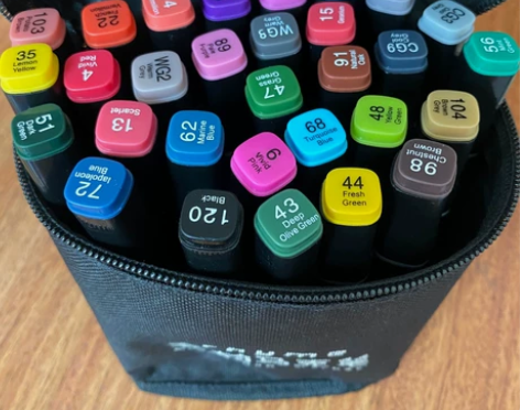 马克笔，彩色马克笔，双头马克笔。之前美术课...