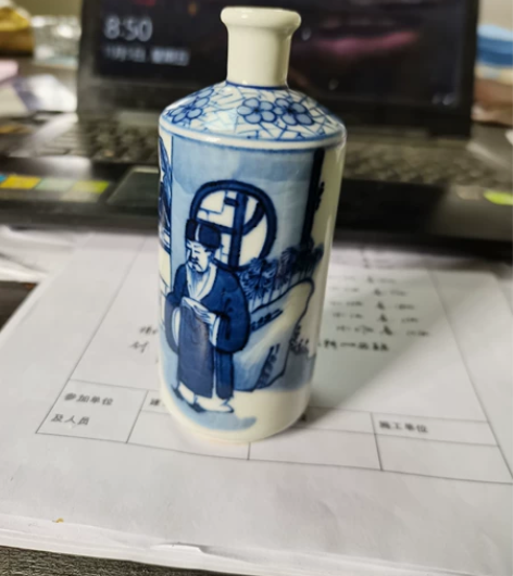 光绪人物故事小瓶，器型完整画工精细，全品无...