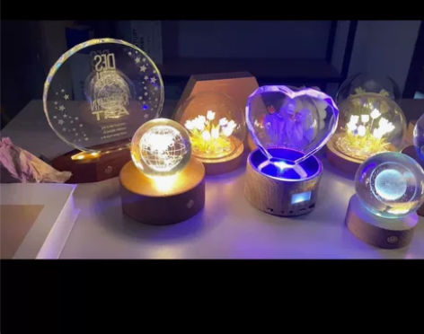 抖音商城搜，水晶球小夜灯，水晶球内图案定制...