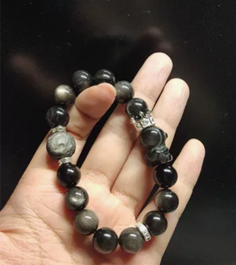 卡10银曜石 有一个宇航员一个磨砂星球 都...