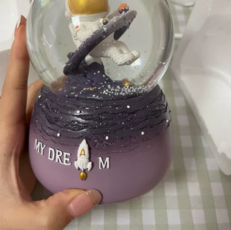 全新宇航员水晶球八音盒，搬家不想带低价出 ...