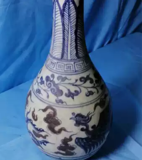 友平阁，青花加红釉天柱瓶，釉水很好，详细看...