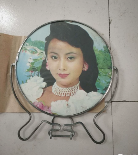 八九十年代的明星库存镜子，品相完好，可以使...