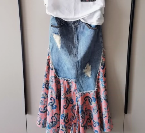 当时在独立服装设计师的工作室购买的一套T恤...