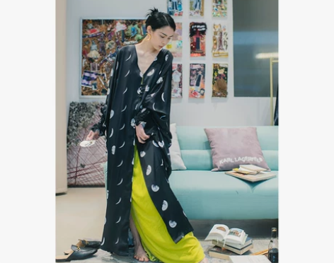 【时装周】涂月设计秀款月球印花盘扣中国风外...