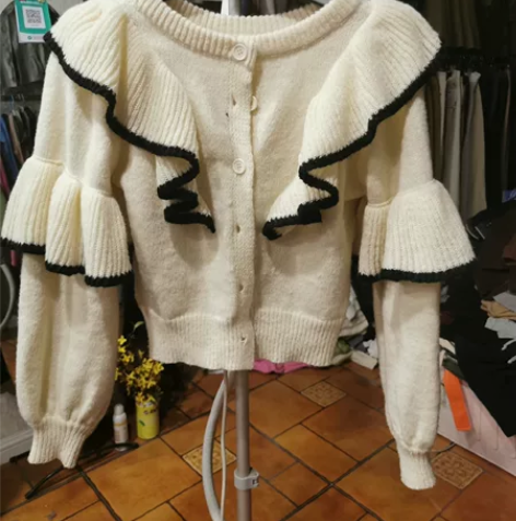 服装店尾货清仓，剪标九成新无暇，130斤内...