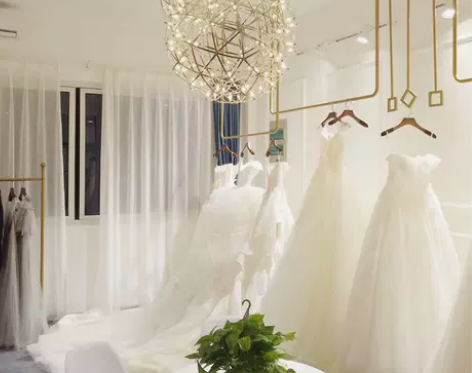 新款婚纱陈列架服装吊架铁艺童装店墙上展示架...