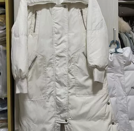 杨泡泡家米白色长款羽绒服 如图颜色款式，杨...