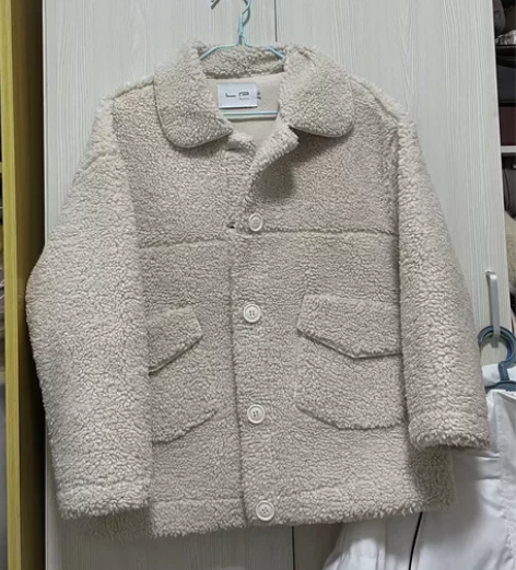 米白色娃娃领羊羔毛外套皮毛一体 颜色款式如...