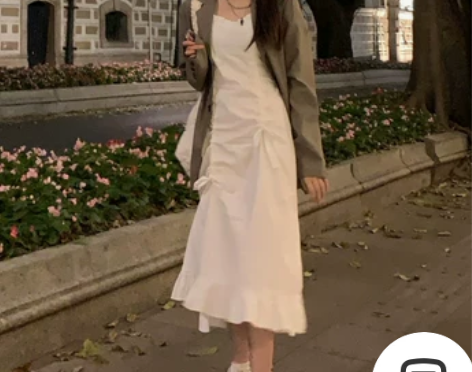 赫本风复古白色吊带连衣裙女春秋法式气质收腰...