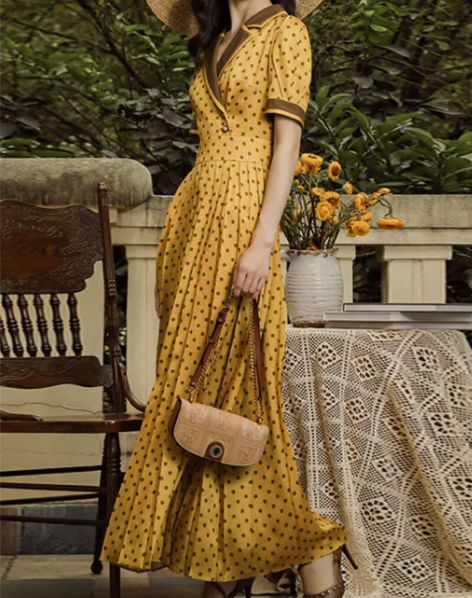 a字裙 电影时装波点时尚连衣裙中长款女西装...