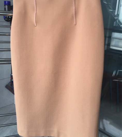 全新驼色一步裙S码，国内轻奢女装品牌“衣架...