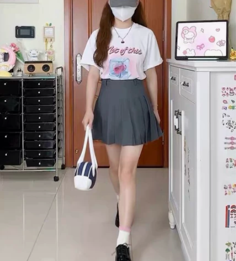 百褶裙均码 只试穿一次 任意两件包邮 下单...