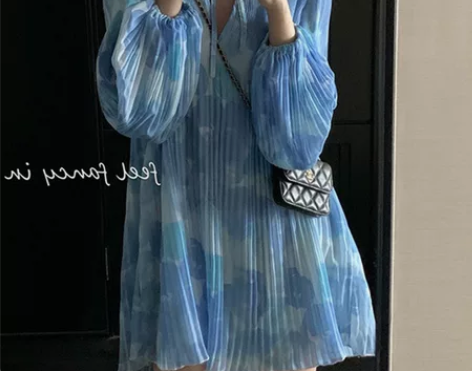 蓝色碎花连衣裙女 新款系带仙裙宽松百褶短裙...