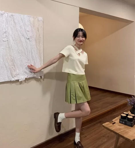 你好卡农 高腰a字百褶皮裙女2022年夏季...