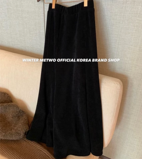 出一条灯芯绒鱼尾裙 前面是松紧的 后面有拉...