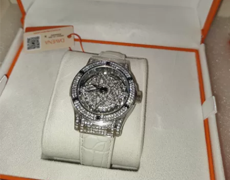 Davena蒂玮娜五芒星时来运转手表旋转镂...