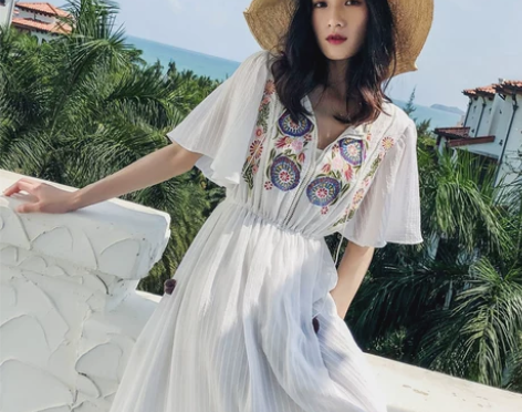 2020夏季新款民族风刺绣系带连衣裙超仙白...