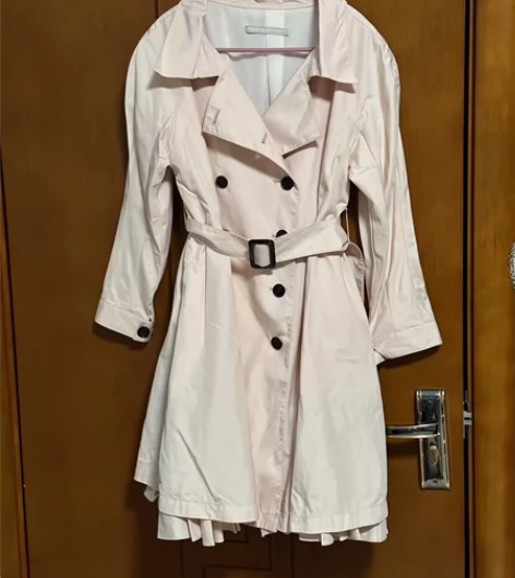 公主风杏粉色双层裙摆式风衣。S码。九五新。...