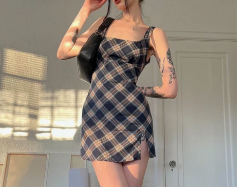 WEEKEEP 美式复古学院风格纹吊带裙收...