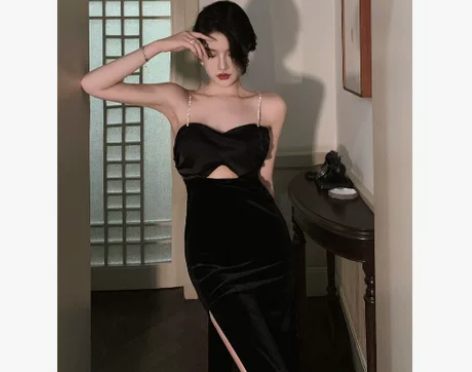 【99价】赫本风法式性感大露背吊带连衣裙女...