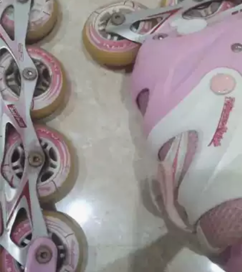 出一双旱冰鞋 大小可以调整，适合34-40...