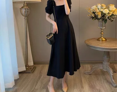 白色方领连衣裙女夏2023新款法式复古收腰...