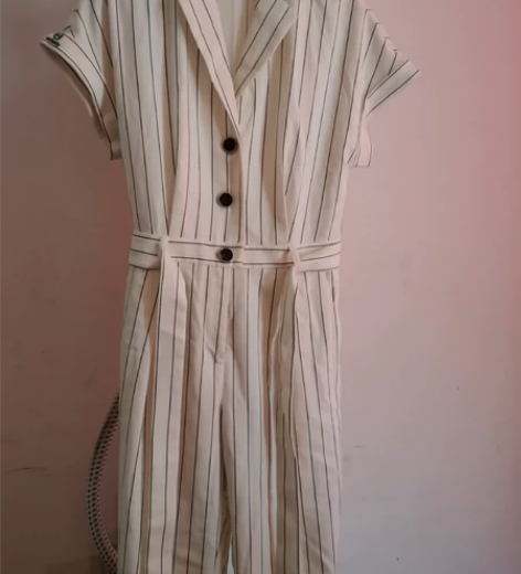 欧时力连体裤，料子非常好很有质感，全新未穿...