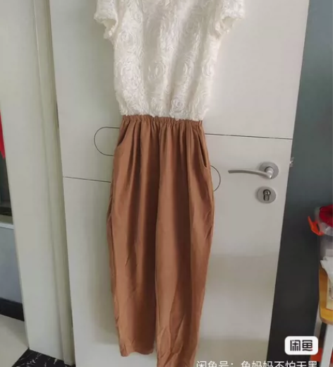 M码，泡泡袖，玫瑰花型连体裤，带个腰带，因...