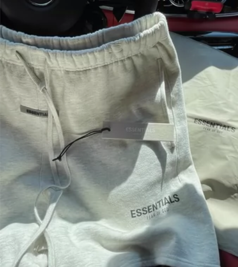 Essentials短裤 9成新 M码 当...