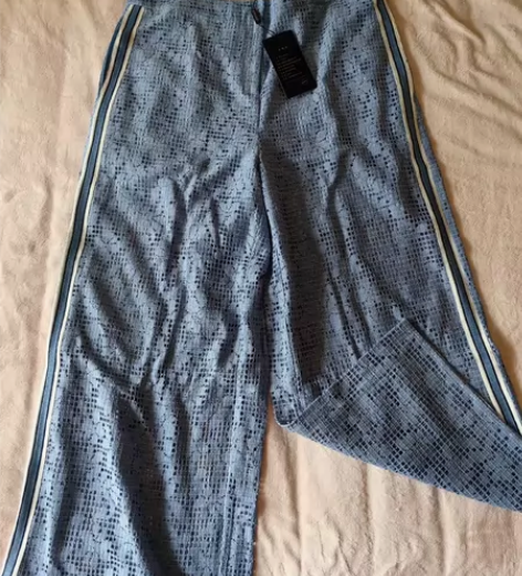 全新音儿夏季镂空蕾丝长裤，买大了，二尺九腰...