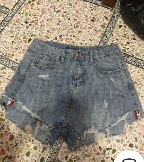 牛仔短裤女高腰，码数M，对于我来说有点偏大...