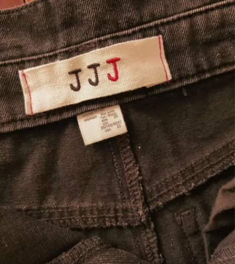 Jucyjudy  黑色牛仔短裤 商场35...