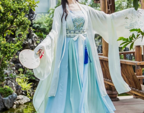 汉服 云锦 对襟齐腰六米摆 别人送的，非正...