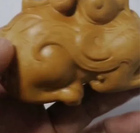 香柏木雕刻朝天吼貔貅麒麟狮子手把件长度7厘...