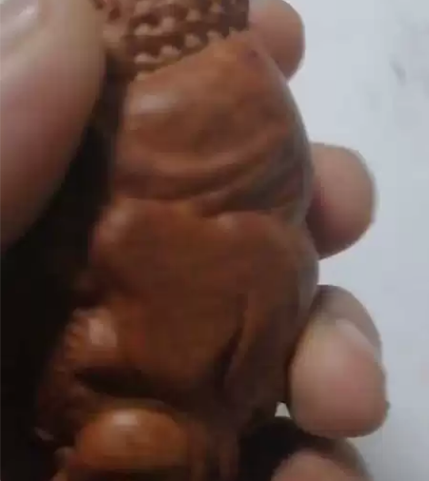 石楠木雕刻宝宝佛戏金蟾刘海戏金蟾手把件直径...