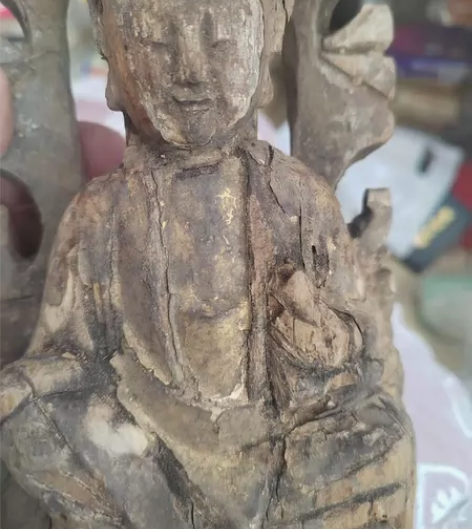 民国或更早木雕鎏金佛造像，静等买家捡漏。 ...