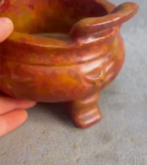 老玉三足双耳香炉一个，造型经典完美，做工精...