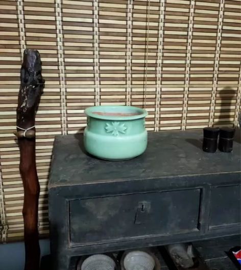 清代道光年间绿釉香炉,完整全品,少见精品。...