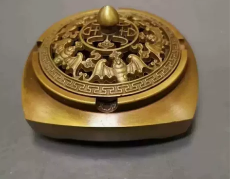 古玩店不做了，捡漏出一个纯铜烟灰缸香炉，摆...