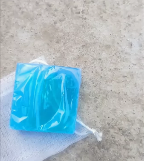 男士古龙精油皂，泡沫丰富，香味持久，还有不...