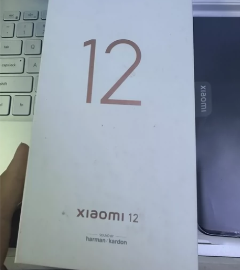 小米12国行演示机，充新8+128跟全新一...